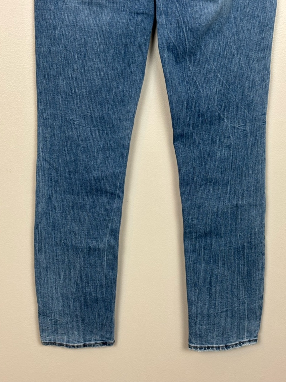 Silver Jeans Co Women 26 Blue Beau Tapered Girlfriend Distressed Mid Rise Denim - Picture 5 of 9